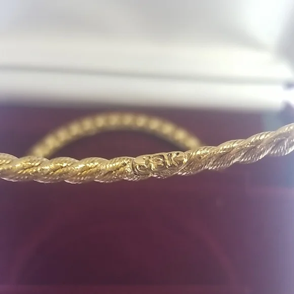 Elegant Gold Bracelet Set - Picture 4 of 5